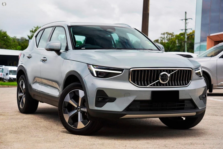 2025 MY26 Volvo XC40 XZ Ultra B4 Bright SUV Image 1