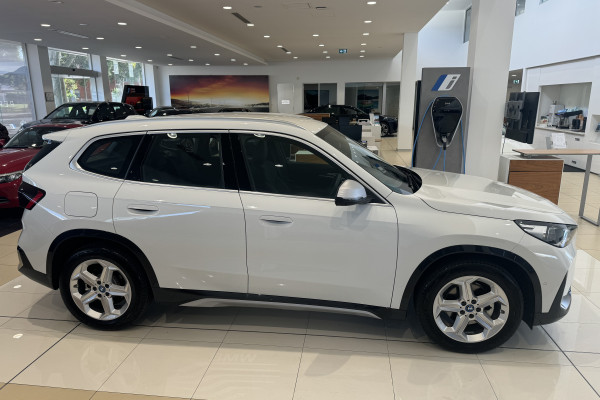 2023 BMW iX1 U11 eDrive20 xLine SUV Image 3
