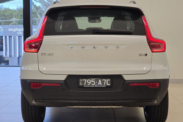2025 MY26 Volvo XC40 XZ Ultra B4 Dark SUV Image 3