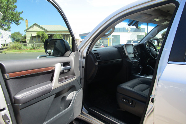 2020 Toyota LandCruiser VDJ200R VX SUV Image 20