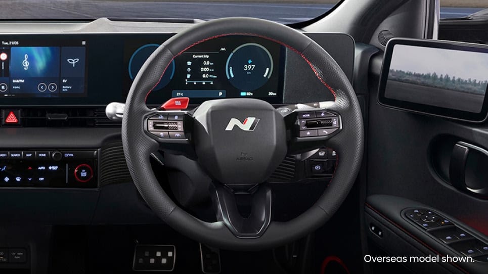 N Line steering wheel with red stitching Image