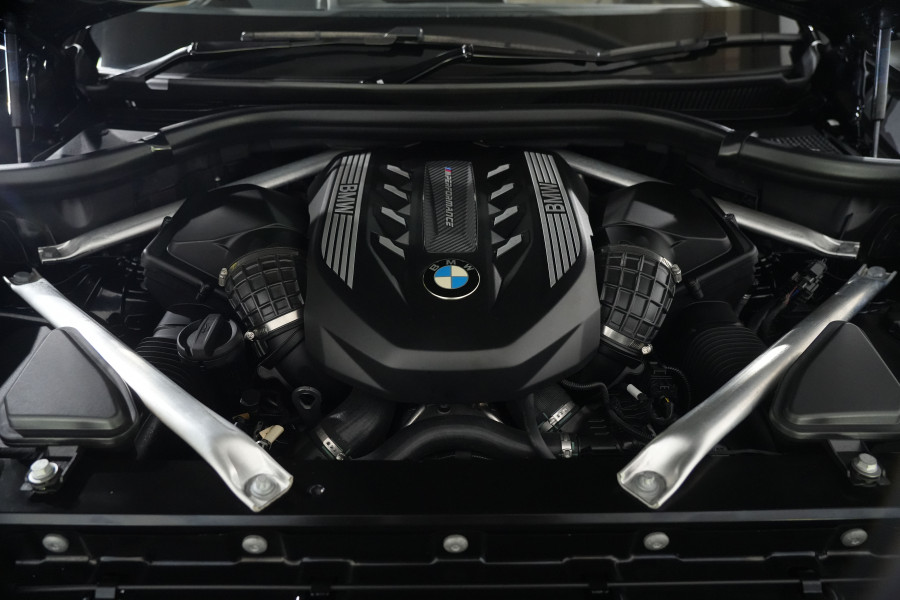 2022 BMW X5 M50i SUV