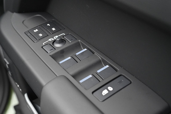 2026 Land Rover Defender L663 110 D350 X-Dynamic HSE SUV image 19