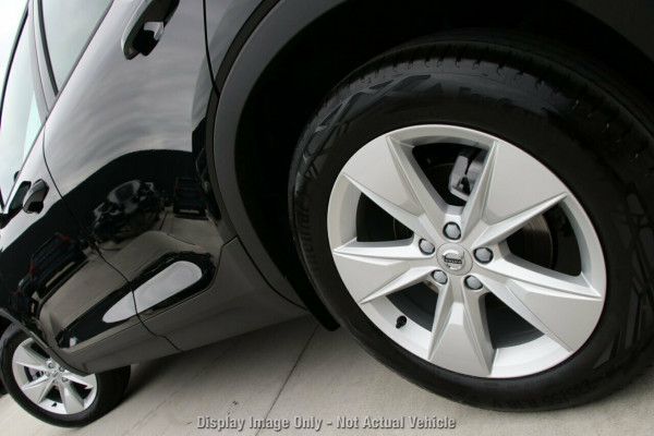 2024 Volvo XC40 XZ Plus B4 SUV Image 4