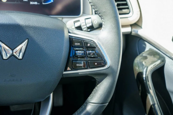 2024 Mahindra XUV700  AX7L SUV Image 12