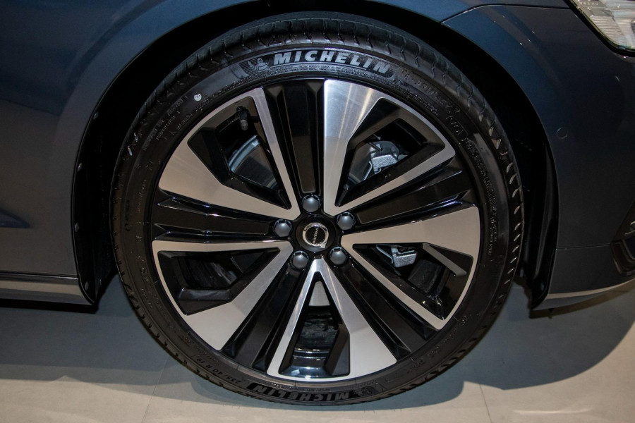 2024 Volvo S60  Ultimate B5 Bright Sedan Image 22