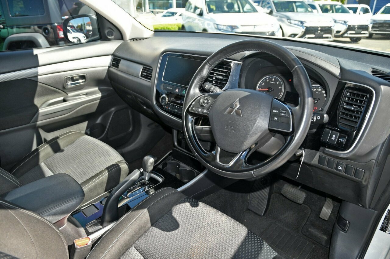 2016 MY17 Mitsubishi Outlander ZK MY17 LS 2WD SUV Image 6