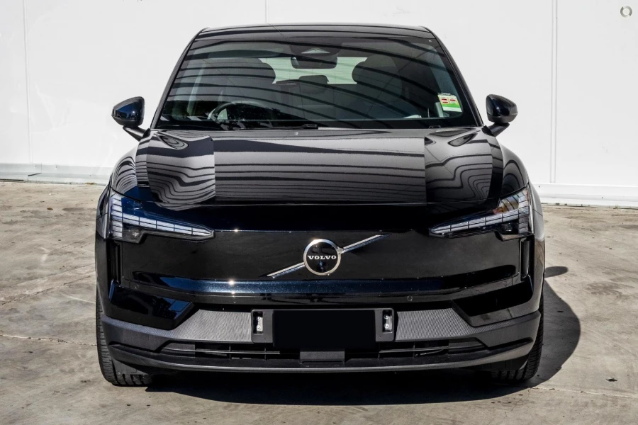 2026 Volvo EX30  Single Motor Extended Range Ultra SUV Image 3