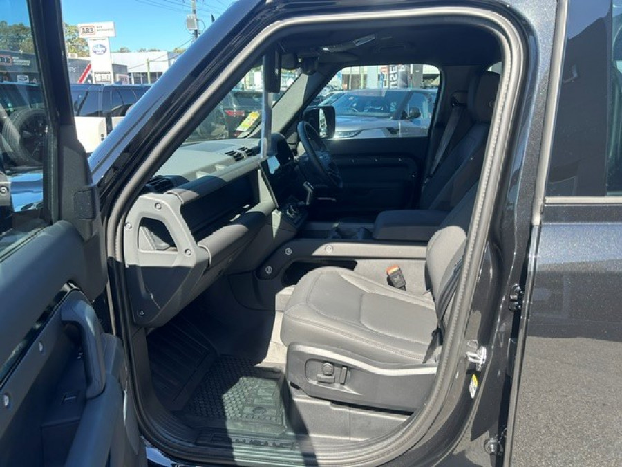 2026 Land Rover Defender L663 110 P425 X-Dynamic SE SUV Image 12