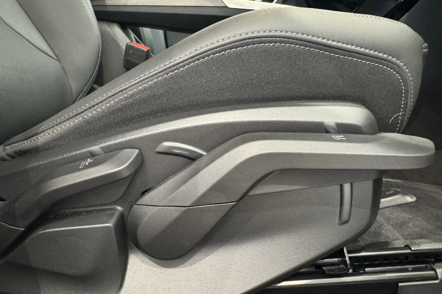 2023 BMW iX1 U11 eDrive20 xLine SUV Image 18