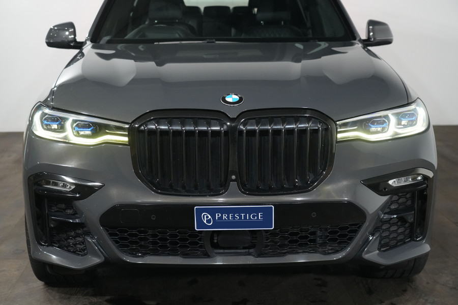 2021 BMW X7 M50i SUV Image 3