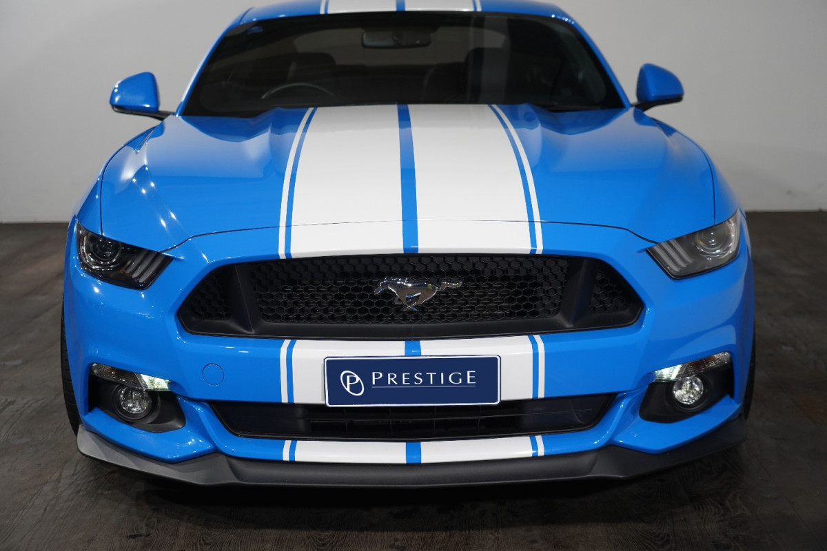 2017 Ford Mustang Fastback Gt 5.0 V8 Coupe Image 3