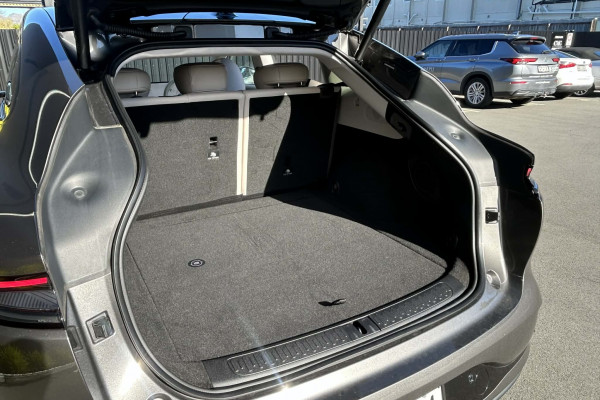 2025 MG IM6 S12L Performance SUV Image 18