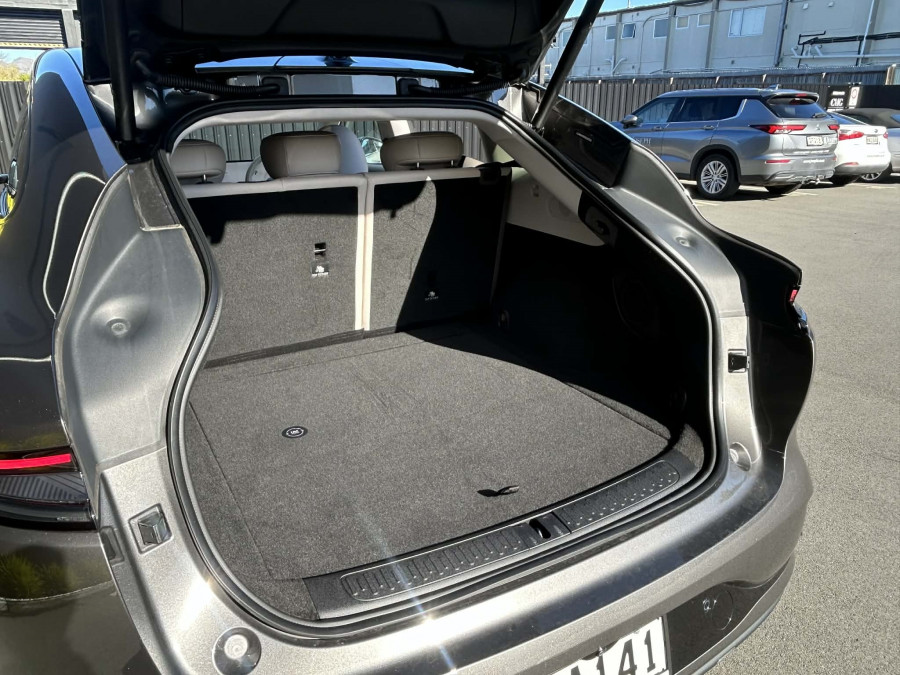 2025 MG IM6 S12L Performance SUV Image 18