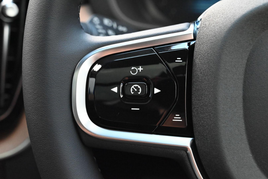 2026 Volvo XC60 UZ Ultra B5 Dark SUV Image 16