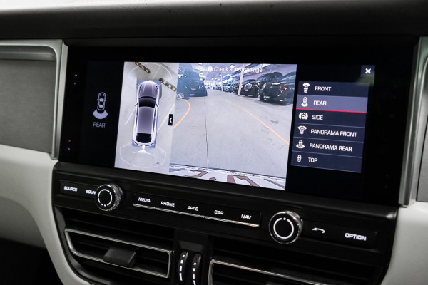 2021 Porsche Macan 95B SUV image 14