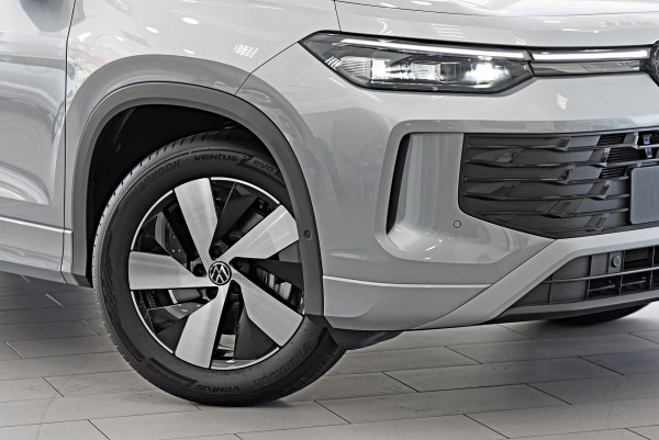 2025 Volkswagen Tayron R4 110TSI Life SUV image 6