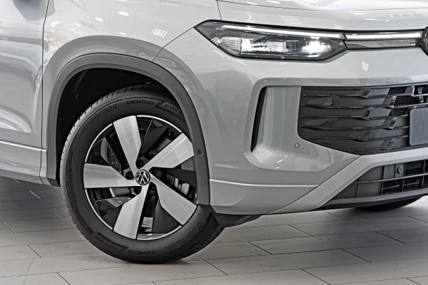 2025 Volkswagen Tayron R4 110TSI Life SUV Image 6