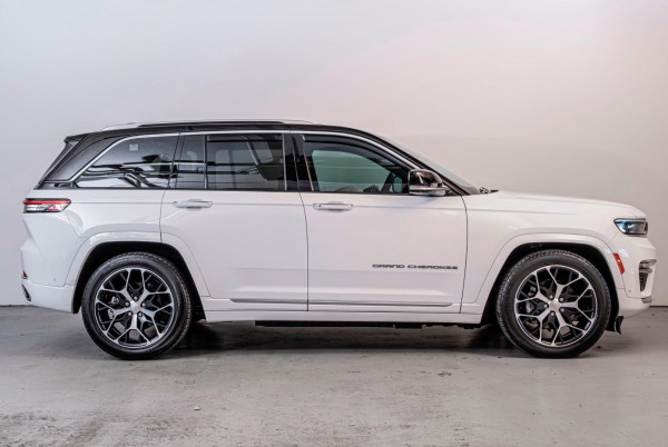 2023 Jeep Grand Cherokee WL Summit Reserve 4xe SUV image 3