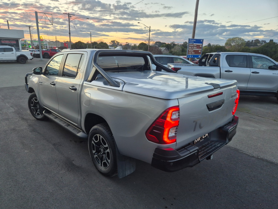 2024 Toyota HiLux GUN126R SR5 48V Ute Image 10