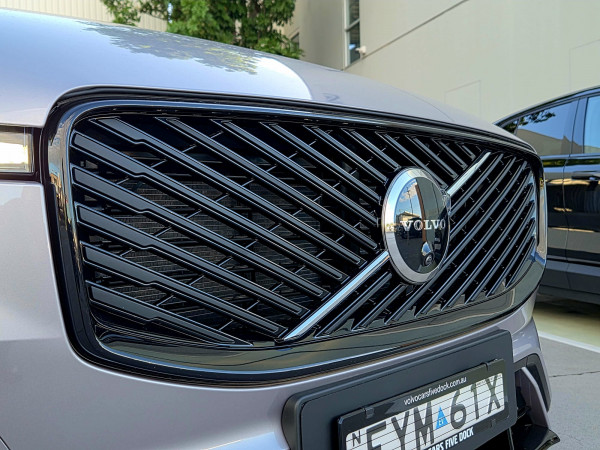 2026 Volvo XC60 UZ Plus T8 Plug-in Hybrid Dark SUV image 2