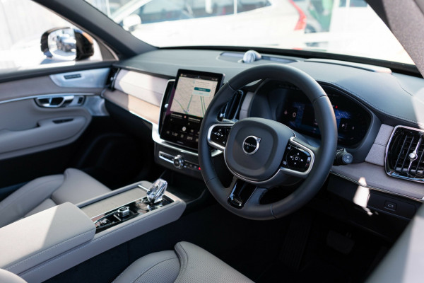 2026 Volvo XC90 L Series Ultra B5 Dark SUV Image 16