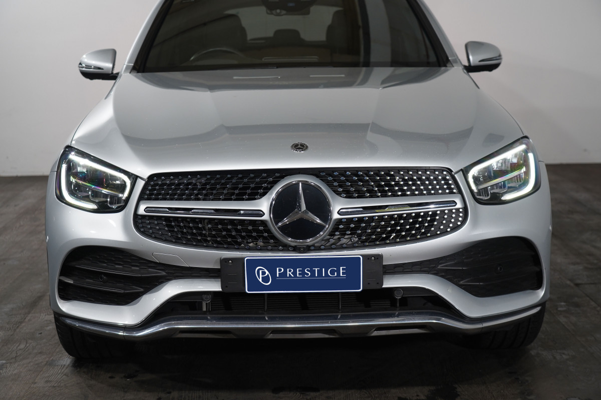 2020 Mercedes-Benz Glc 200 SUV Image 3