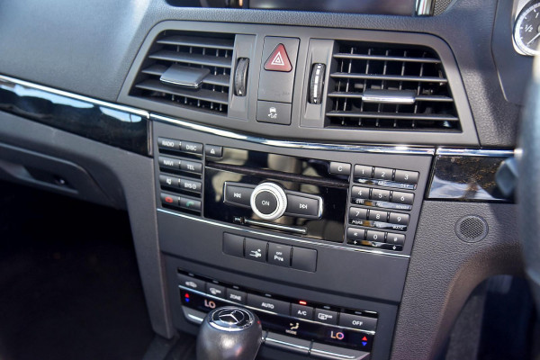 2010 Mercedes-Benz E-Class C207 E250 CGI Elegance Coupe Image 12