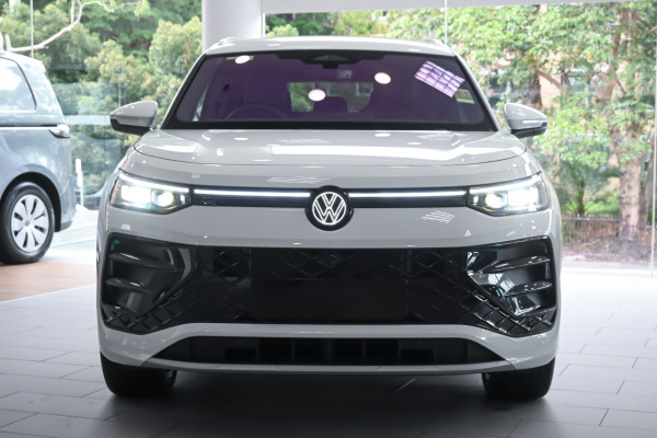2025 Volkswagen Tayron R4 195TSI R-Line SUV Image 4