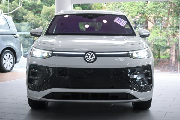 2025 Volkswagen Tayron R4 195TSI R-Line SUV Image 4