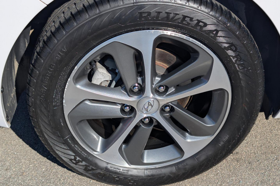 2015 MY16 Hyundai i30 GD3 Series II Active X Hatch Image 9