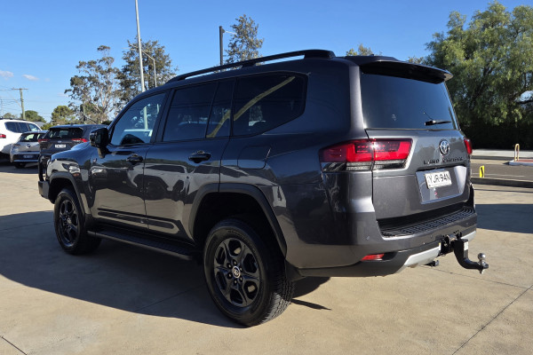 2022 Toyota LandCruiser FJA300R GR Sport SUV Image 3