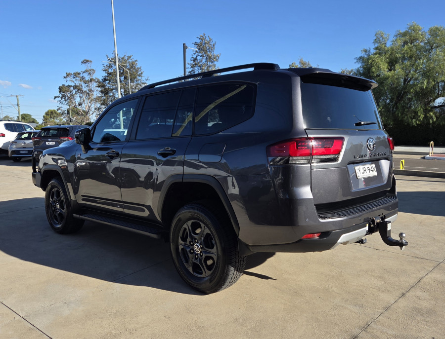 2022 Toyota LandCruiser FJA300R GR Sport SUV Image 3