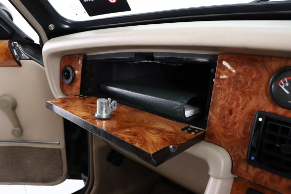1996 MG RV8 Rover Coupe Image 19