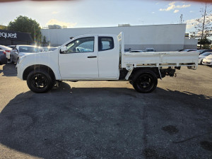 2017 Isuzu D-MAX  SX Cab Chassis