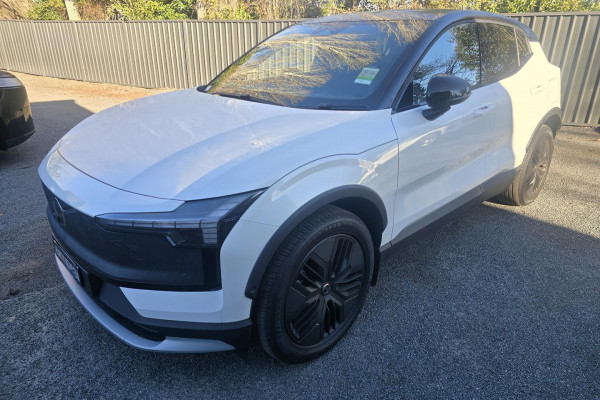 2026 Volvo EX30 Cross Country  Ultra Twin Motor Performance SUV Image 4