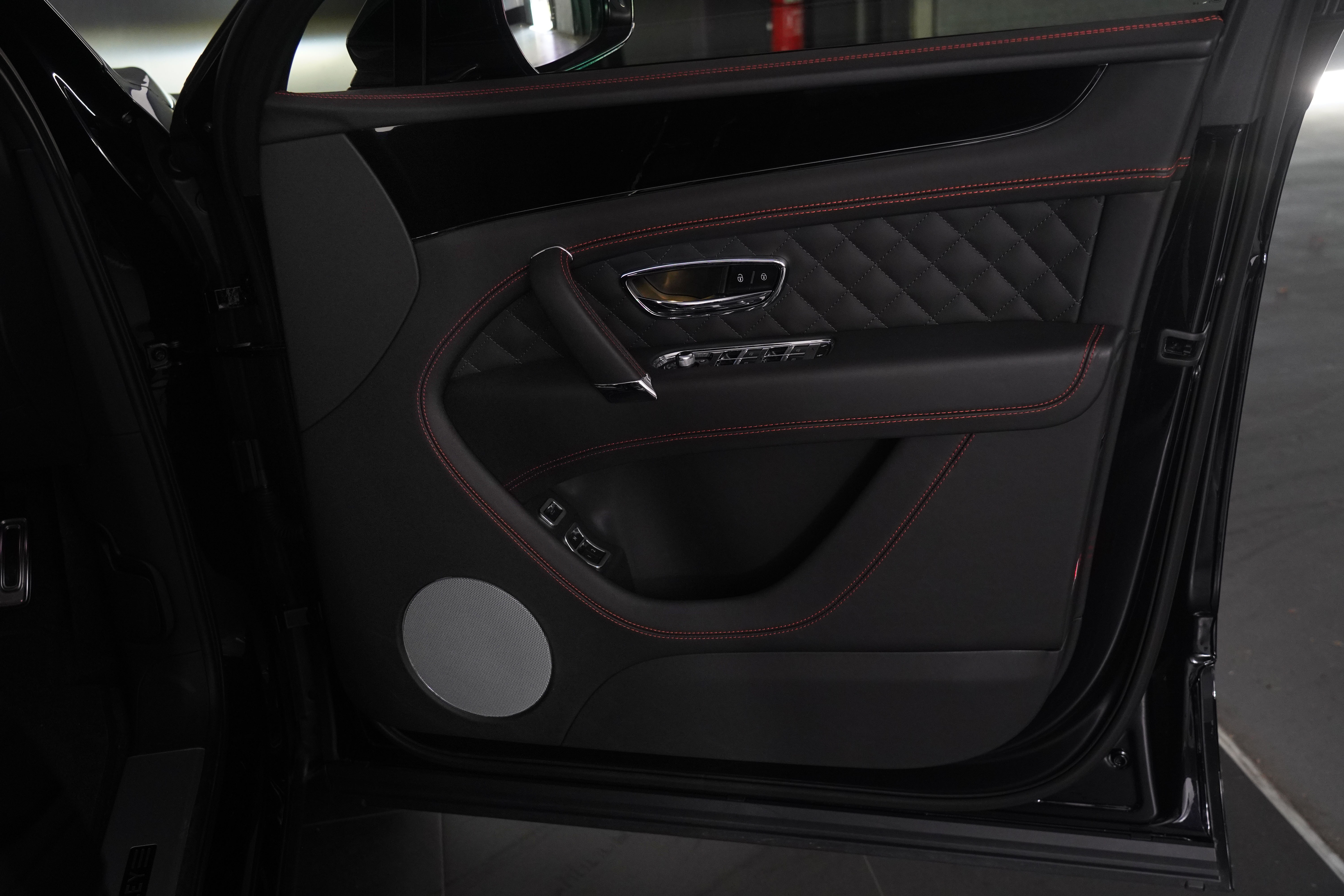 2018 Bentley Bentayga W12 Seven Seat SUV Image 50