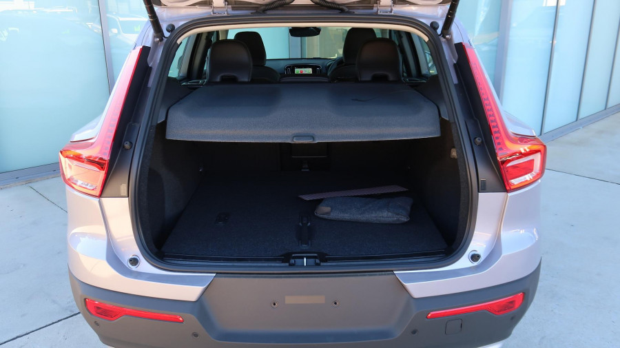 2025 MY26 Volvo XC40 XZ Plus B4 SUV Image 30