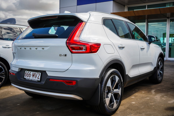 2024 MY25 Volvo XC40 XZ Ultra B4 Bright SUV Image 4