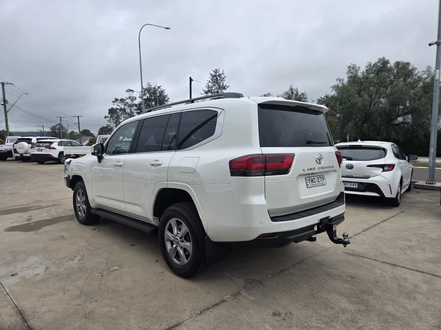 2024 Toyota LandCruiser FJA300R VX SUV Image 5