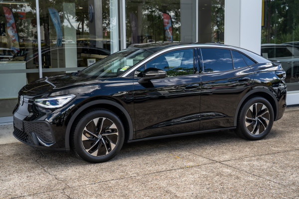 2025 Volkswagen ID. 5 E2 Pro SUV image 3