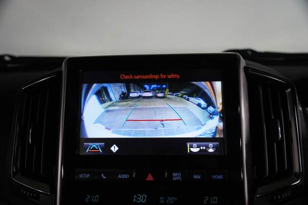 2018 Toyota LandCruiser Sahara SUV image 24