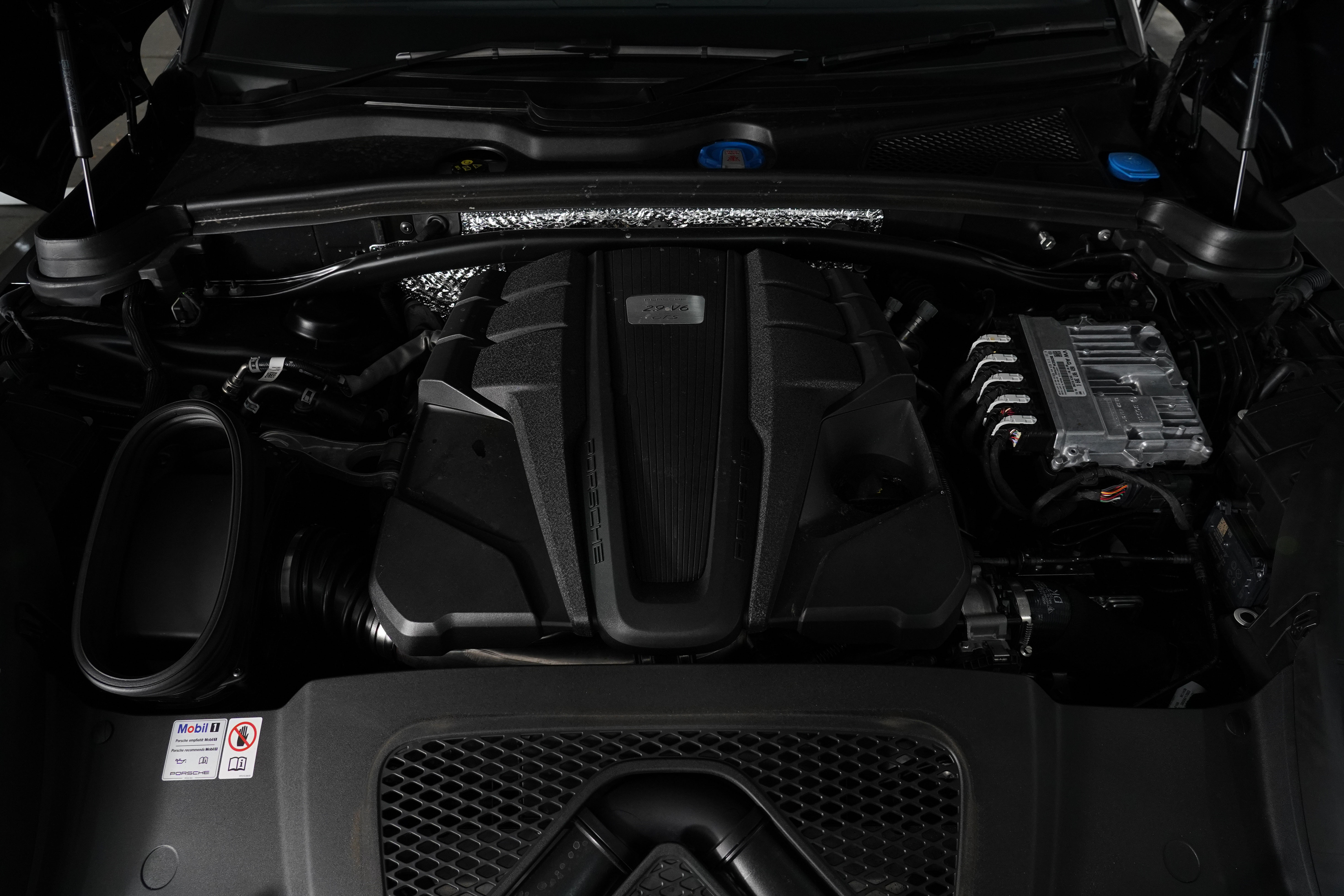 2023 Porsche Macan Gts Wagon Image 21