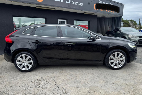 2016 MY17 Volvo V40 M Series T4 Inscription Hatch Image 5