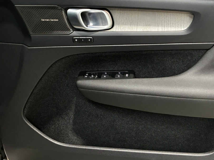 2023 Volvo XC40 XZ Ultimate B5 Dark SUV Image 11