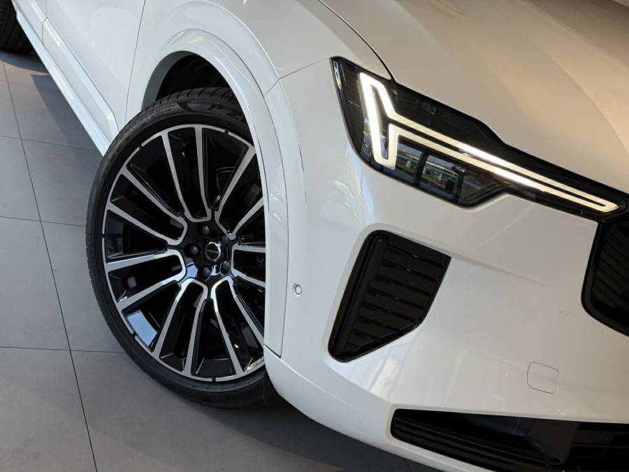2025 Volvo XC90 L Series Ultra T8 Plug-In Hybrid SUV Image 2
