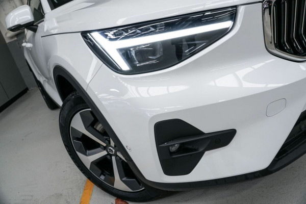 2026 Volvo XC40 XZ Ultra B4 Bright SUV Image 2