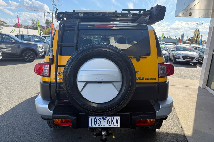 2012 Toyota FJ Cruiser GSJ15R SUV Image 10