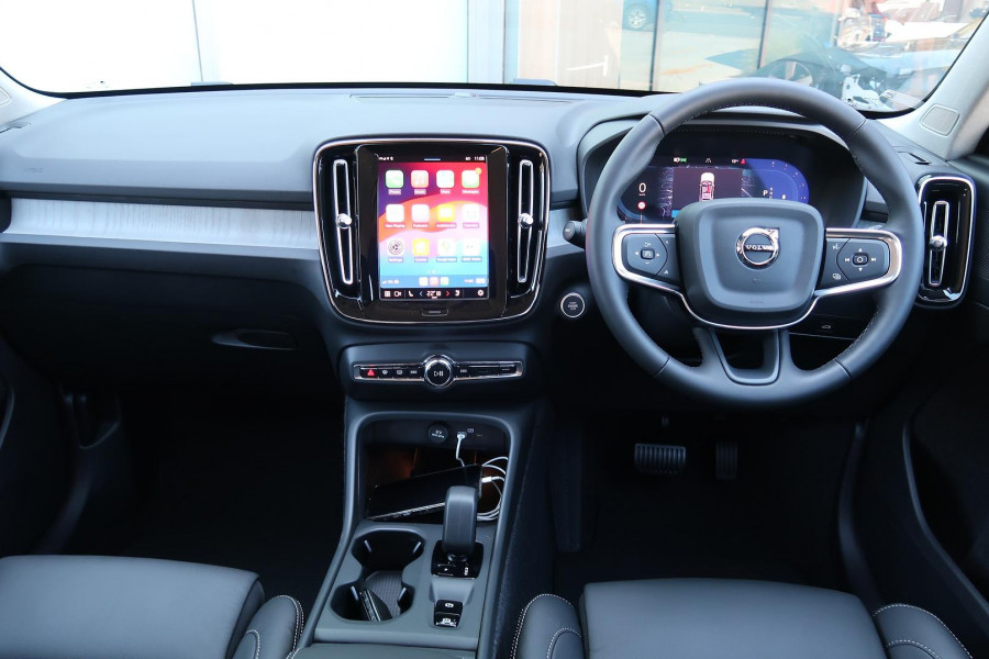 2024 Volvo XC40 XZ Plus B4 SUV Image 7
