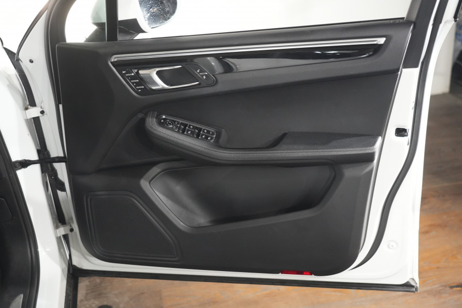 2018 Porsche Macan S Diesel SUV Image 29